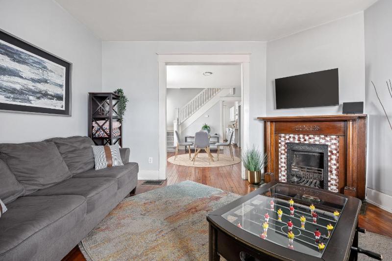 Lockerbie Townhome - Steps to Mass Ave - Sleeps 8 - Family Friendly - image 16