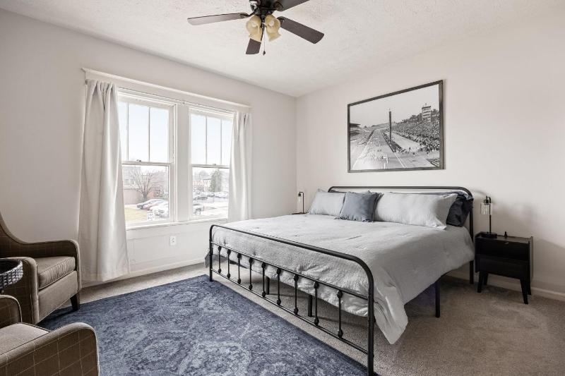 Lockerbie Townhome - Steps to Mass Ave - Sleeps 8 - Family Friendly - image 32