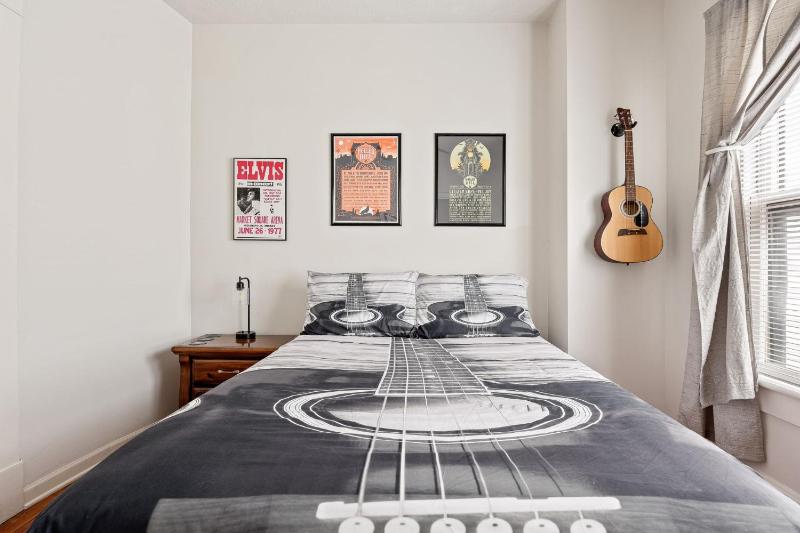 Lockerbie Townhome - Steps to Mass Ave - Sleeps 8 - Family Friendly - image 13
