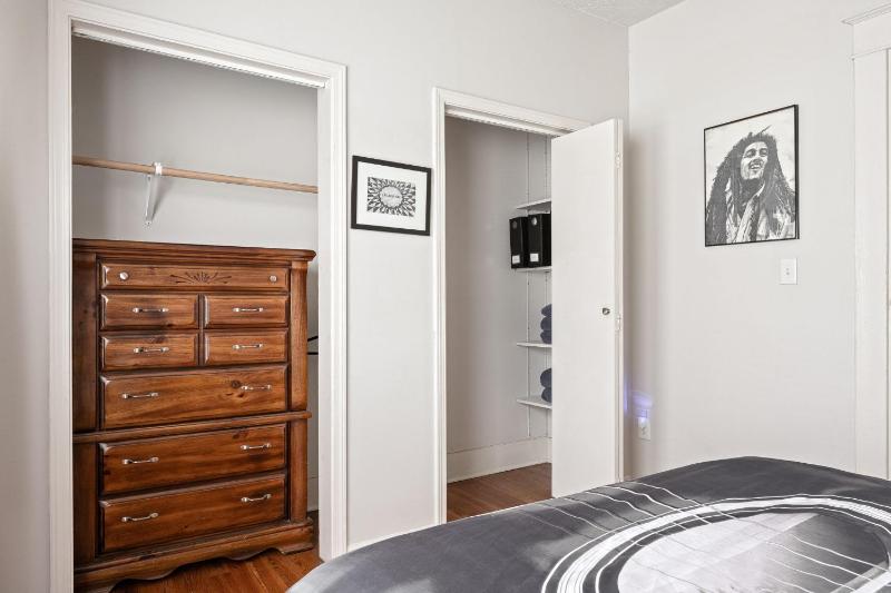 Lockerbie Townhome - Steps to Mass Ave - Sleeps 8 - Family Friendly - image 9