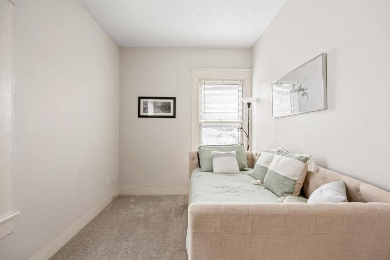 Lockerbie Townhome - Steps to Mass Ave - Sleeps 8 - Family Friendly - image 20