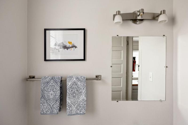 Lockerbie Townhome - Steps to Mass Ave - Sleeps 8 - Family Friendly - image 17