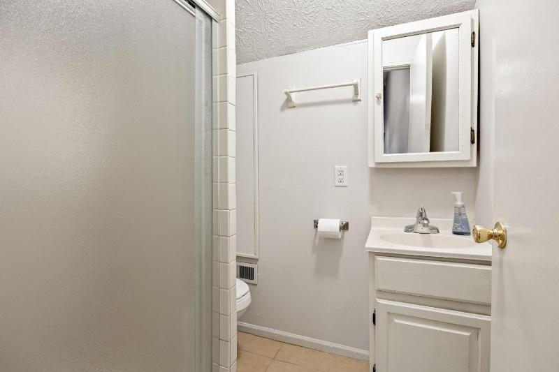 Lockerbie Townhome - Steps to Mass Ave - Sleeps 8 - Family Friendly - image 35
