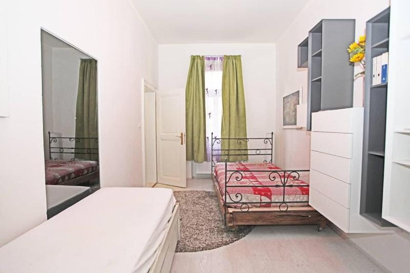 Stylish river-view apartment - image 2
