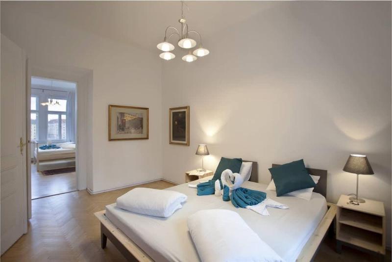 Spectacular Riverview apartment - image 4