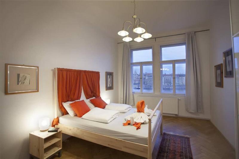 Spectacular Riverview apartment - image 14