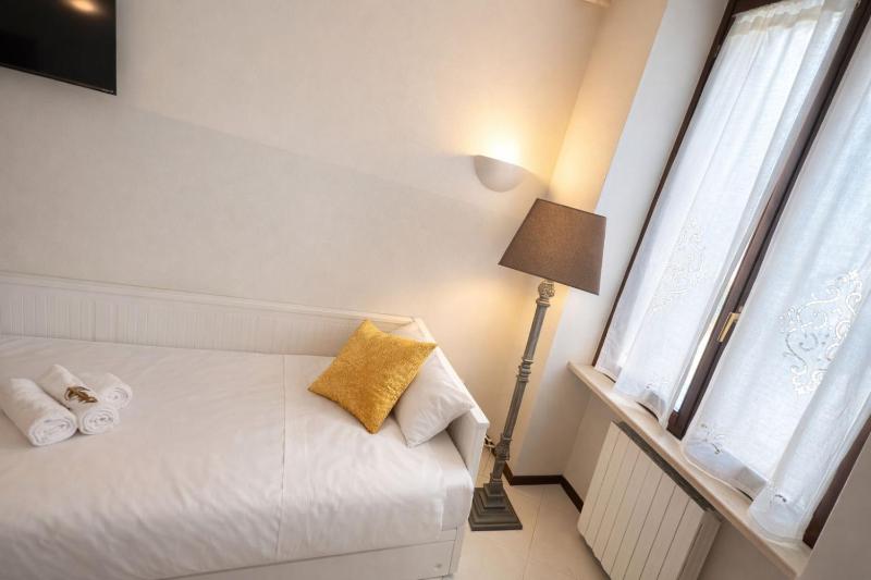 Vinessa Rooms - image 22