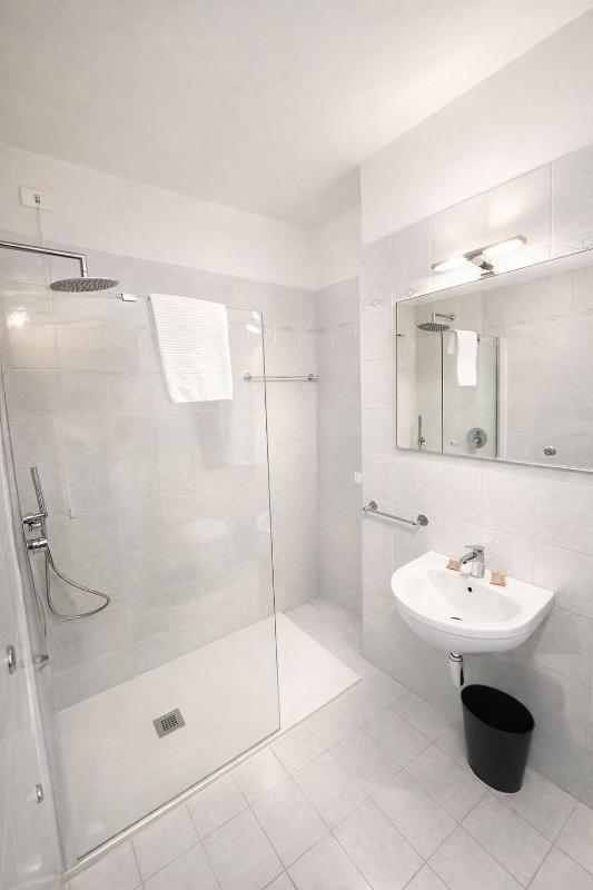 Vinessa Rooms - image 4