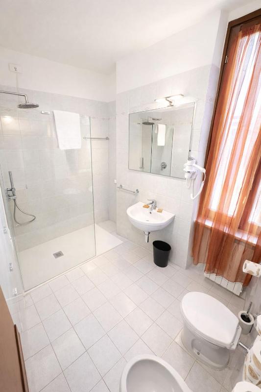 Vinessa Rooms - image 18