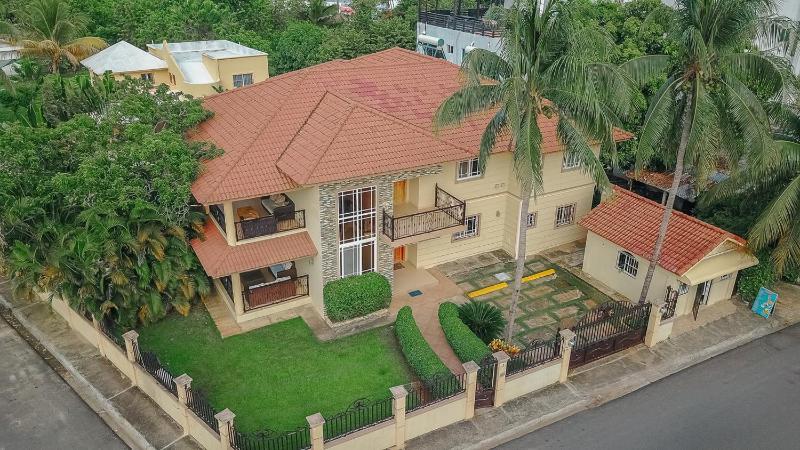 Spacious 8 Bedroom 10 Bath Villa THE CENTER of Sosua - image 1
