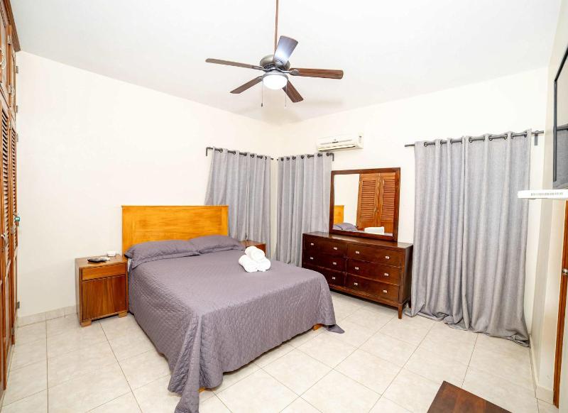 Spacious 8 Bedroom 10 Bath Villa THE CENTER of Sosua - image 15