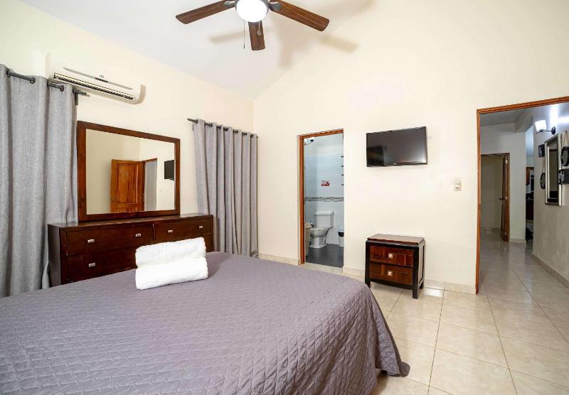 Spacious 8 Bedroom 10 Bath Villa THE CENTER of Sosua - image 9