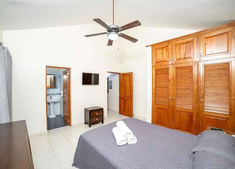 Spacious 8 Bedroom 10 Bath Villa THE CENTER of Sosua - image 45