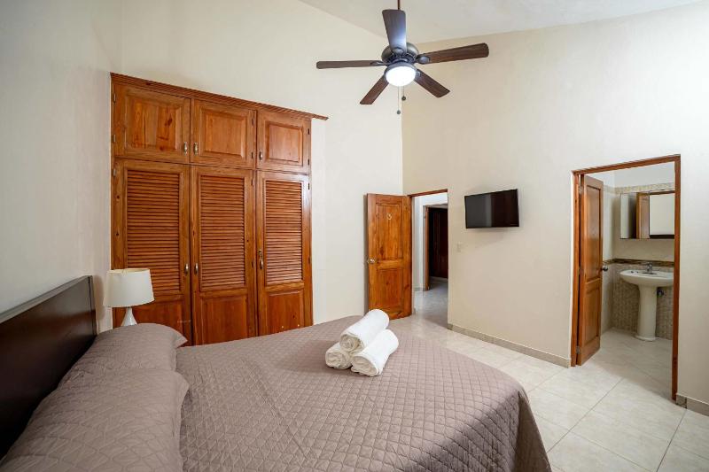 Spacious 8 Bedroom 10 Bath Villa THE CENTER of Sosua - image 5