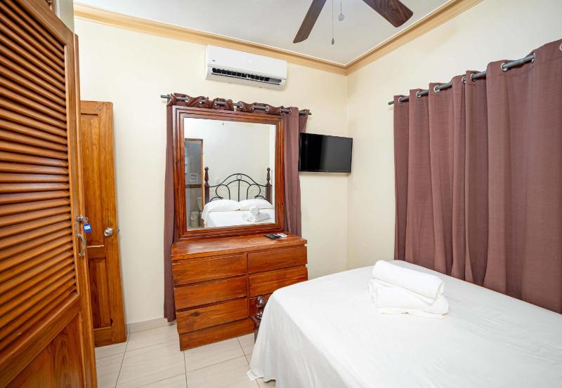 Spacious 8 Bedroom 10 Bath Villa THE CENTER of Sosua - image 8