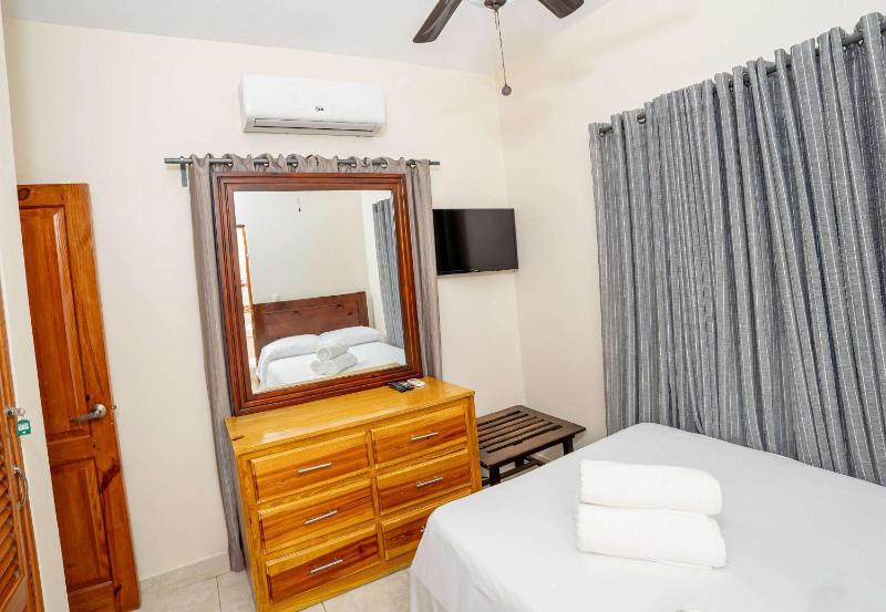 Spacious 8 Bedroom 10 Bath Villa THE CENTER of Sosua - image 7
