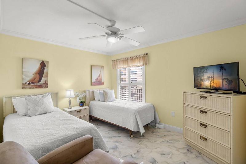 Siesta Breakers With Ocean Views 5th Floor - image 20