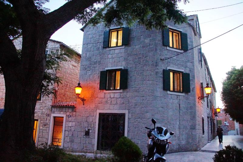 Apartment and Rooms Desideria - image 5