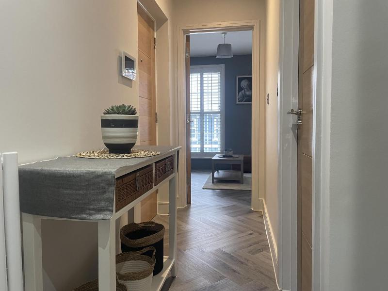 New Luxury Apartment in Town Centre - image 12