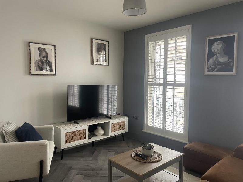 New Luxury Apartment in Town Centre - image 19