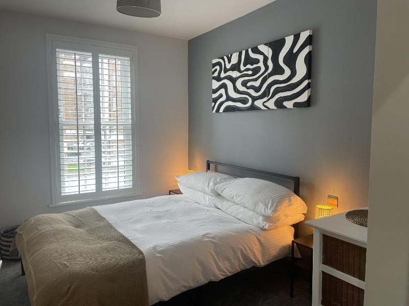 New Luxury Apartment in Town Centre - image 5