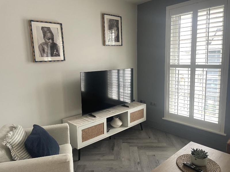 New Luxury Apartment in Town Centre - image 17