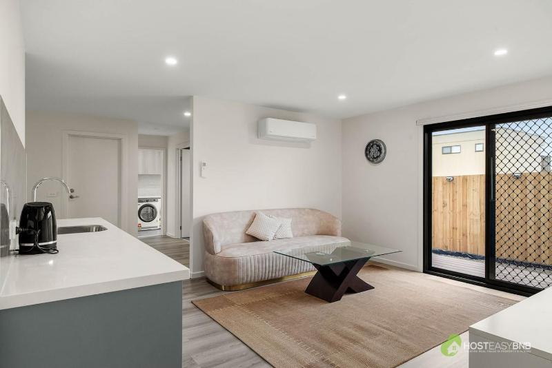 Stunning Brand New Coastal Residence - Ocean View - image 12