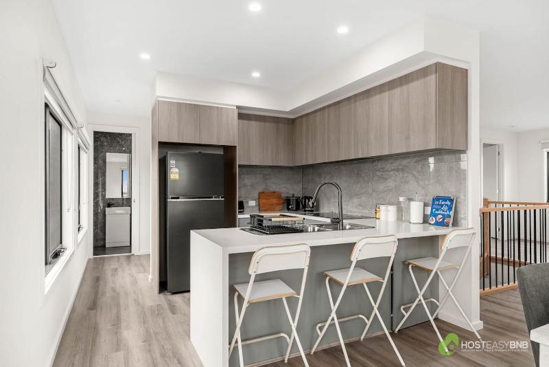 Stunning Brand New Coastal Residence - Ocean View - image 16