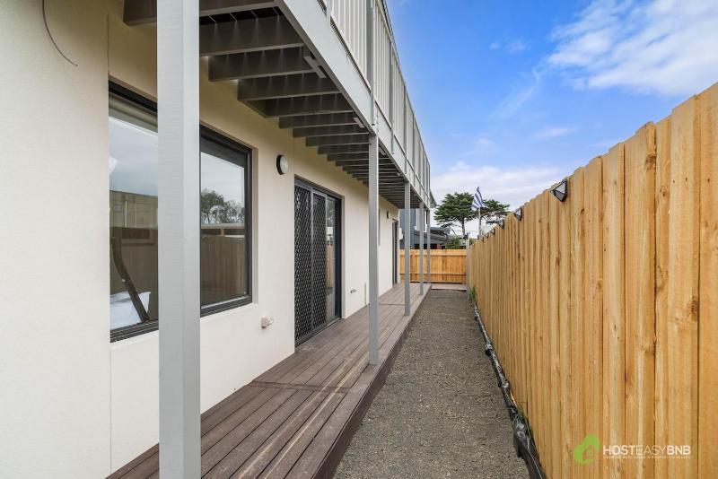 Stunning Brand New Coastal Residence - Ocean View - image 19