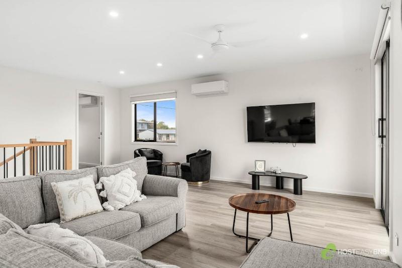 Stunning Brand New Coastal Residence - Ocean View - image 23