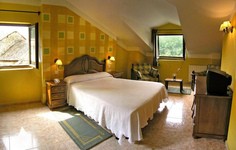 Double or Twin Room image 3