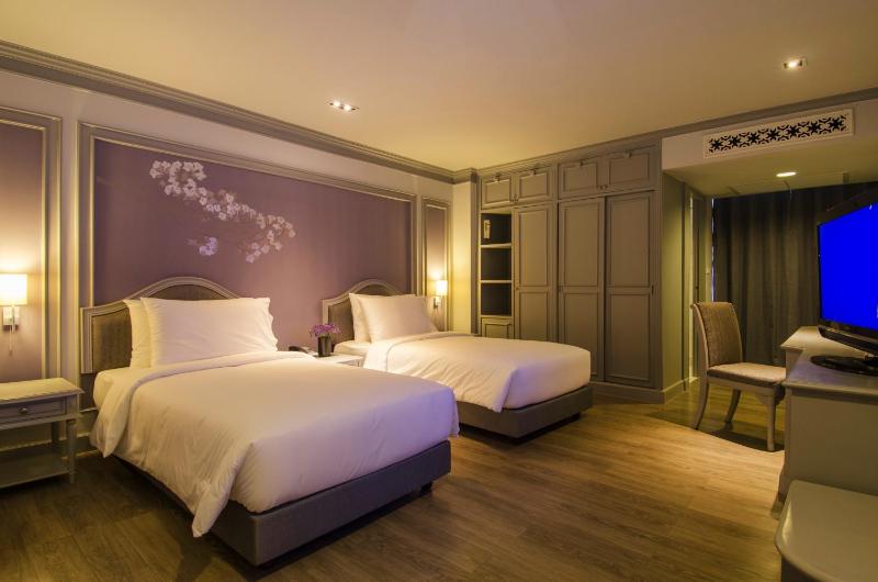 Deluxe Room image 4