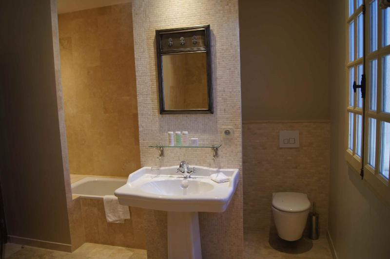 Deluxe Double Room image 2