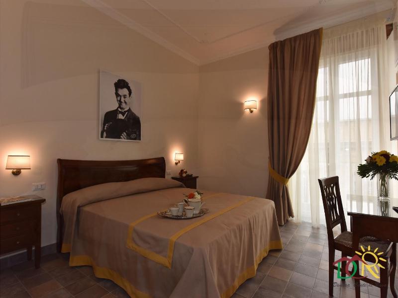Double Room image 3