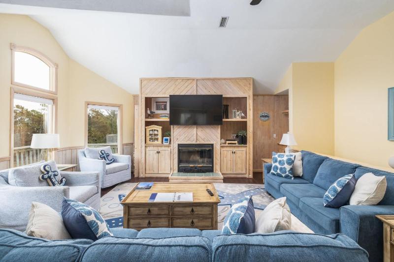 Whalehead Gem with Pool Hot Tub Steps to Beach - image 26