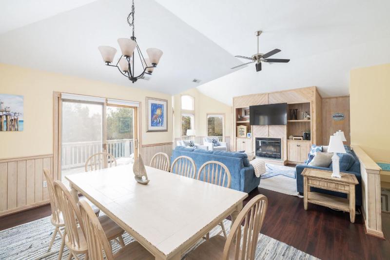 Whalehead Gem with Pool Hot Tub Steps to Beach - image 31