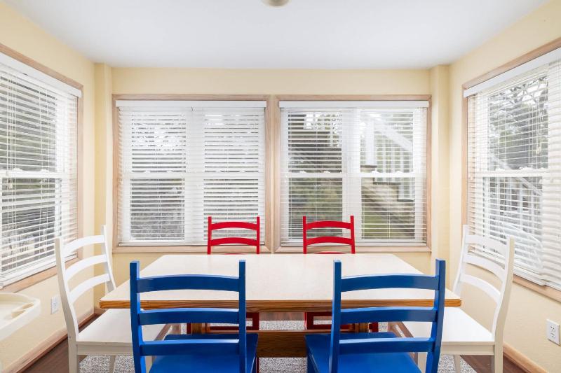 Whalehead Gem with Pool Hot Tub Steps to Beach - image 35