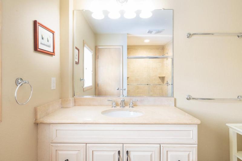 Whalehead Gem with Pool Hot Tub Steps to Beach - image 49