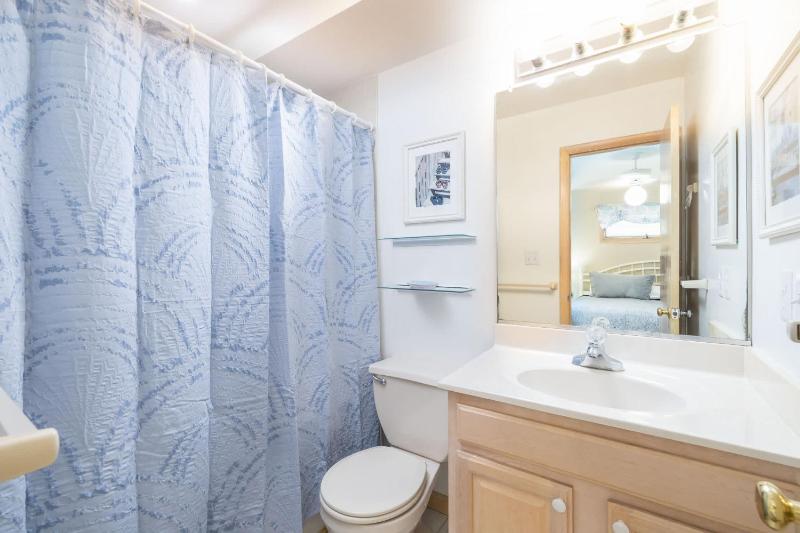 Whalehead Gem with Pool Hot Tub Steps to Beach - image 22