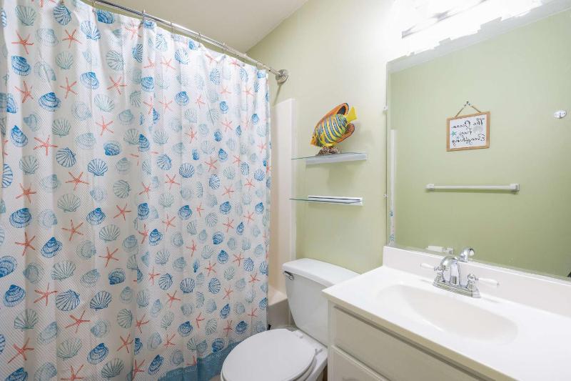 Whalehead Gem with Pool Hot Tub Steps to Beach - image 24