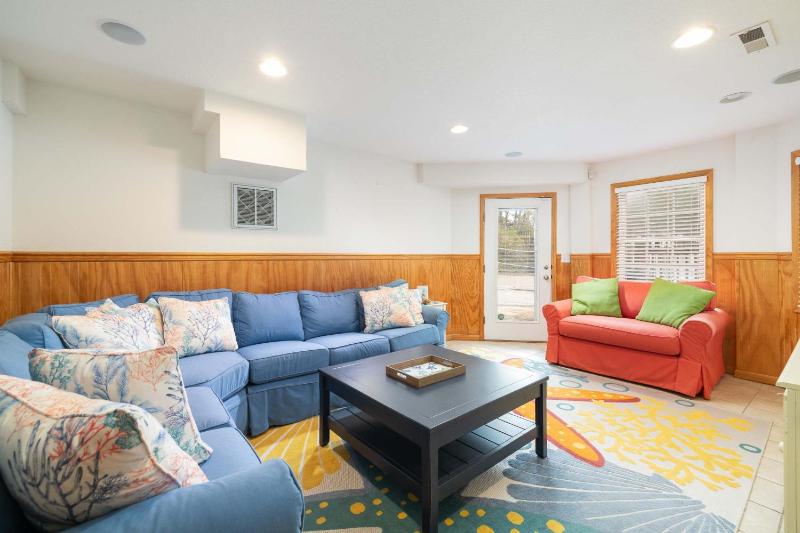 Whalehead Gem with Pool Hot Tub Steps to Beach - image 42