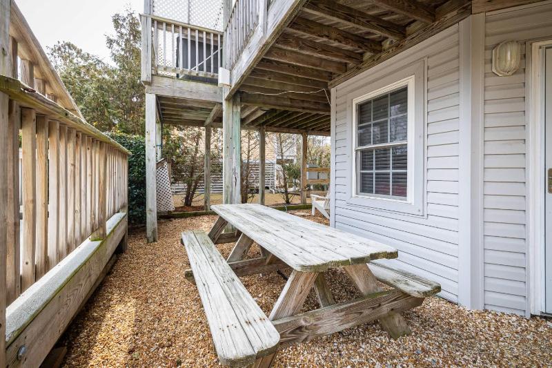 Whalehead Gem with Pool Hot Tub Steps to Beach - image 13