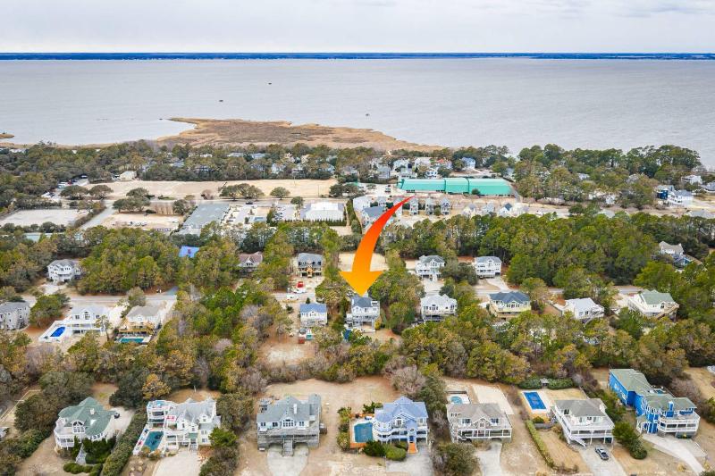 Whalehead Gem with Pool Hot Tub Steps to Beach - image 41