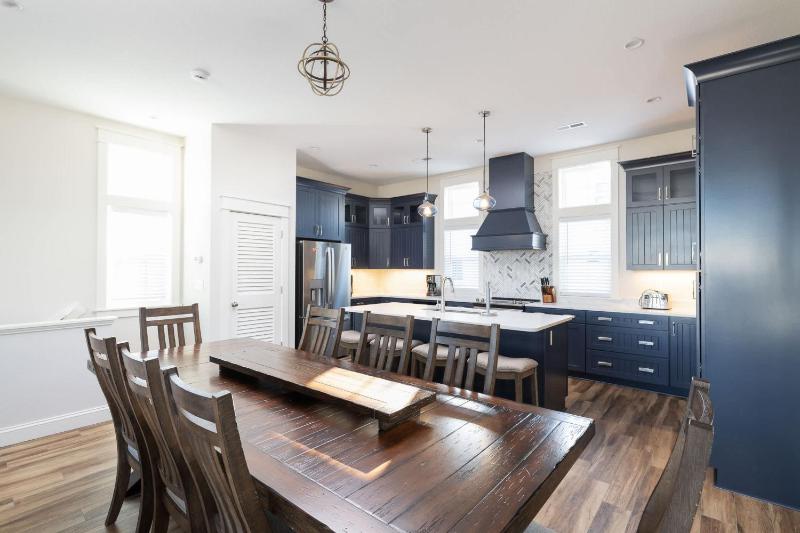 New Listing Ocean Views Hot Tub & Community Pool - image 9
