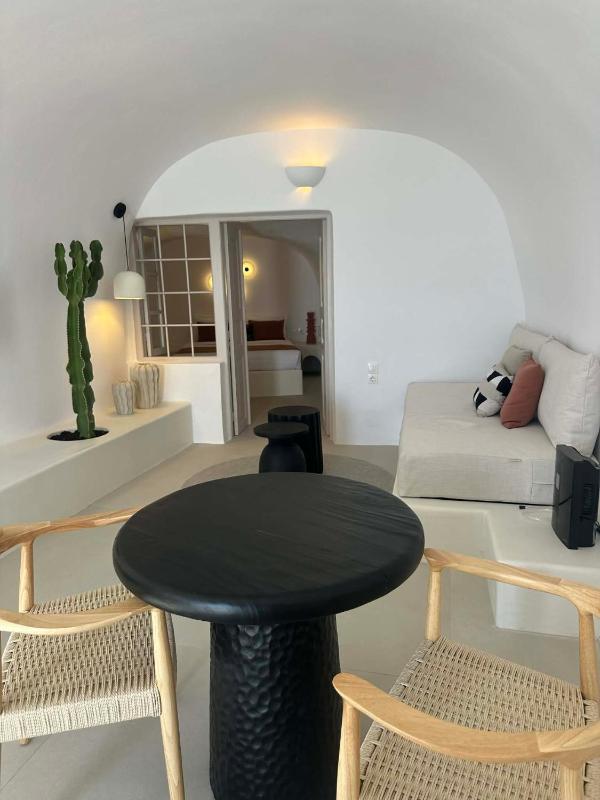 You and Me Suites Oia - image 30