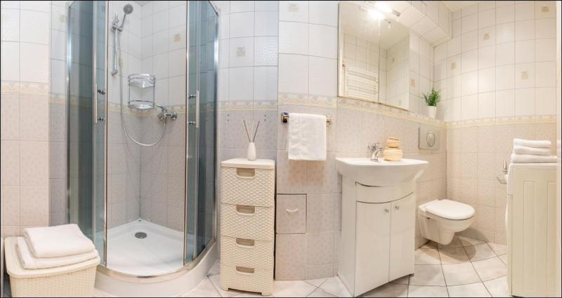 Premier Two-Bedroom Apartment - 140 Marszałkowska Street  image 2