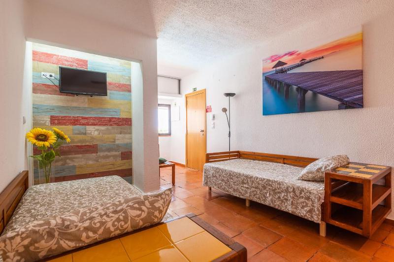 #065 Zulmira Flat by Home Holidays - image 15
