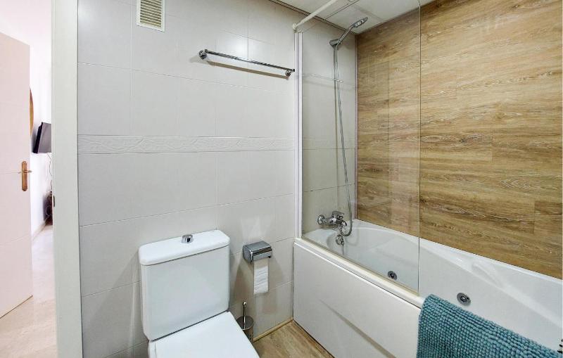 1 Bedroom Stunning Apartment In Torremolinos - image 16