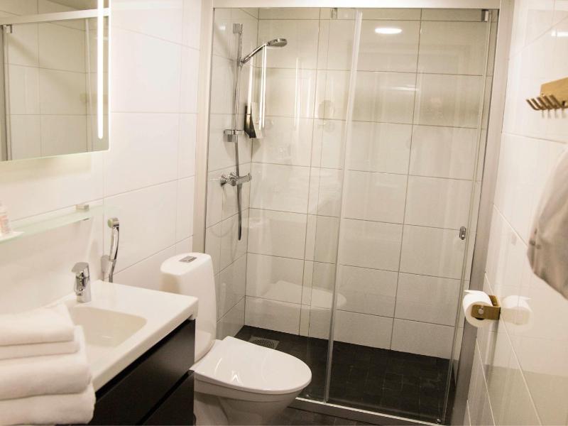 Standard Double Room image 3