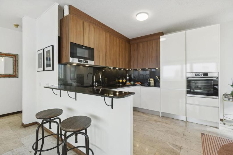 2-Bed Apartment with Views of Plaza de Colón - image 6